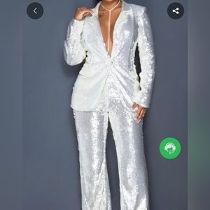 1 Elegant pant  suit ..2 Piece White Sequins Pantsuit.. xl fits like a size 7/8